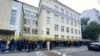 "Нас с работы отпустили". Люди толпятся в очередях, чтобы проголосовать на выборах в России