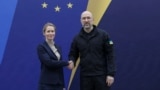 Глава дипломатического ведомства Европейского Союза Кая Каллас и премьер-министр Украины Денис Шмыгаль во Львове 9 мая 2025 года